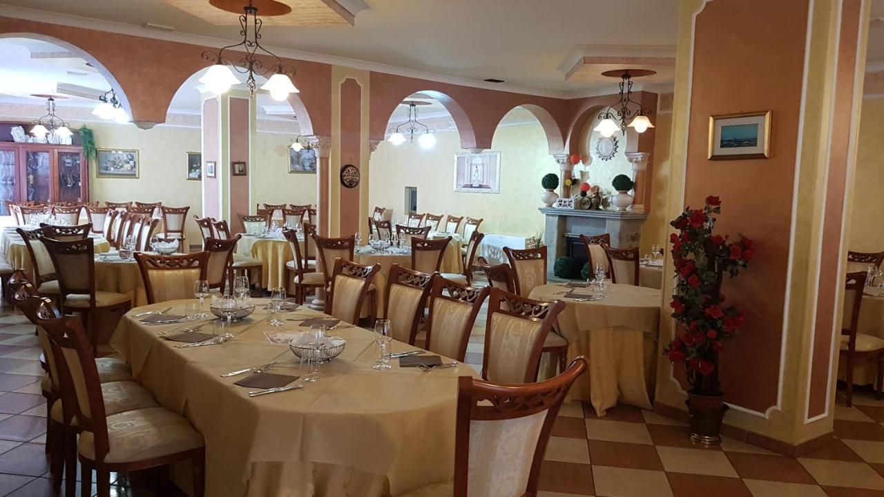 Hotel Ristorante Degli Amici Mongiana Exterior foto